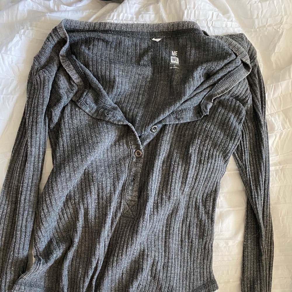 gray button up top